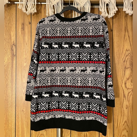 Women’s No Boundaries thin print winter/Christmas 3/4 sleeve sweater. - Picture 2 of 7